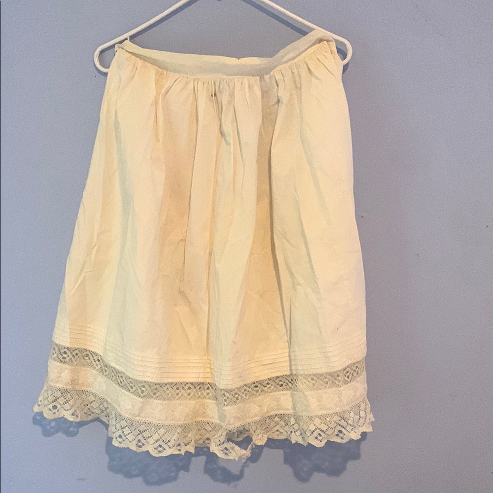 Antique white skirt with lace detail
